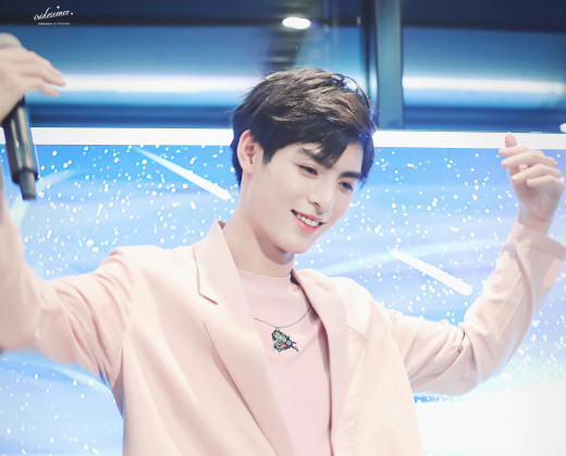 1643910 (a): :3680x2963